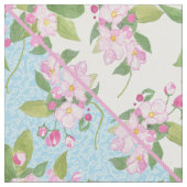 Roze bloesem op blauw en wit faux patchwork stof (Close Up)