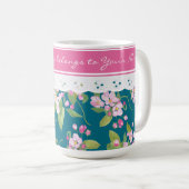 Roze bloesem op donkerblauw met faux kant koffiemok (Voorkant rechts)