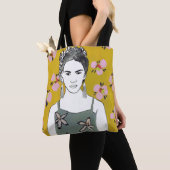 Roze bloesemdame - Geel Tote Bag (Dichtbij)