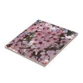 Roze bloesems op sierbloemen tegeltje (Zijkant)