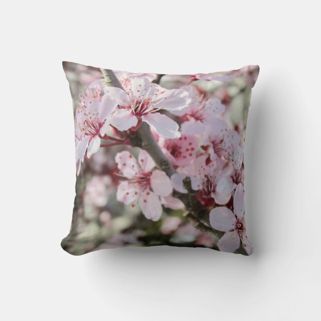 Roze bloesems Red Stems. Kussen (Voorkant)