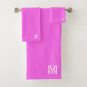 Roze blok monogram bad handdoek (Insitu)