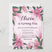 Roze Blooming Lilies Birthday Party Invitation Kaart (Voorkant)