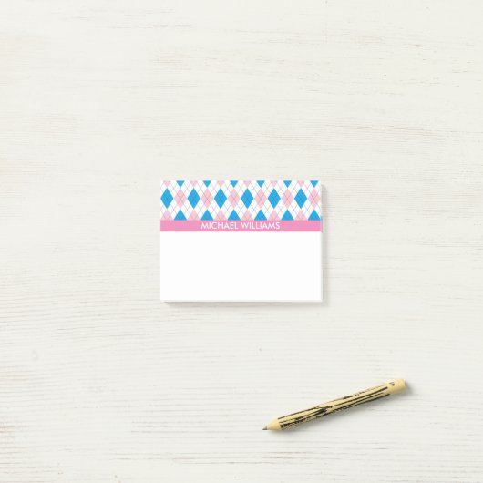 Roze & Blue Argyle Pattern met roze Stripes Post-it® Notes (Op bureau)