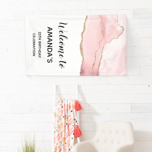 Roze Blush Agate met Gold Ribbon Elegant Birthday Spandoek (Insitu)