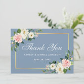 Roze Blush Bloemen Stoffig Blauw Bruiloft Bedankkaart (Staand voorkant)