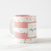 Roze Blush Stripes | Monogram Faux Gold Confetti Tweekleurige Koffiemok (Voorkant links)
