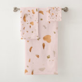 Roze Blush Terrazzo met gouden kopervlekken Bad Handdoek (Insitu)
