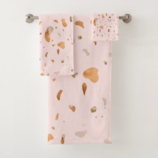 Roze Blush Terrazzo met gouden kopervlekken Bad Handdoek (Insitu)