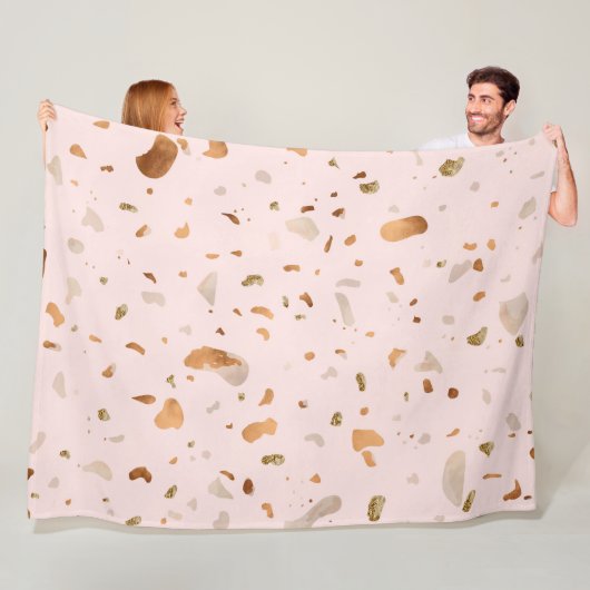 Roze Blush Terrazzo met gouden kopervlekken Fleece Deken (In situ)