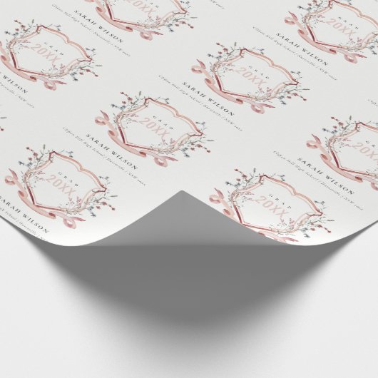 Roze blush Wilde Waterverf Crest Afstuderen Cadeaupapier (Hoek)