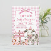 Roze Boerderij Koe Meisje Eerste Verjaardag Uitnod Kaart (Staand voorkant)