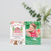 Roze boerderij/schuur 1e verjaardag foto uitnodigi briefkaart (Staand voorkant)