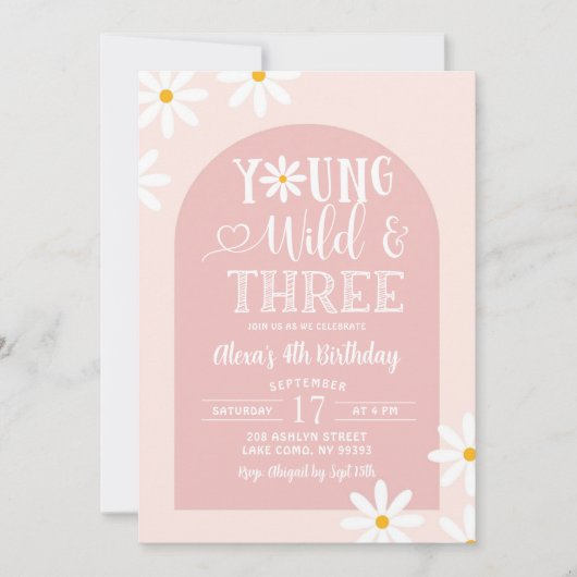 Roze Boho Arch Daisy Jong Wild en Drie Verjaardag Kaart (Voorkant)