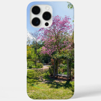 Roze bomen in de tuin bij Descanso Gardens iPhone 16 Pro Max Hoesje