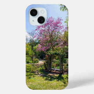 Roze bomen in de tuin bij Descanso Gardens iPhone 15 Case