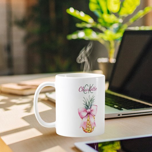 Roze boog ananas tropische zomer monogram koffiemok