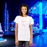 Roze boog Bachelorette Party T-shirt<br><div class="desc">T-shirt voor een vrijgezellenfeest. Voorzijde: een roze strik en het woord: Bruid Terug: Personaliseer en voeg de naam van de bruid toe,  voeg de feestdatum toe.</div>