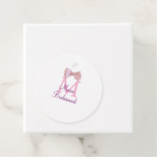 Roze boog monogram bruidsmeisje moderne girly rust bedankjes labels (In situ)