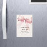 Roze boogcrème elegant SWEET 16 luxe Magnetische Uitnodiging<br><div class="desc">Een zacht beige,  crèmekleurige achtergrond,  versierd met een roze grote strik. Personaliseer en voeg een naam en partijgegevens toe.</div>