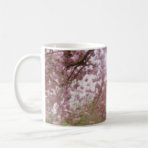 Roze boombloem koffiemok