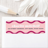 Roze bordeauxrode retro kronkelende lijn retouradr etiket (Insitu)