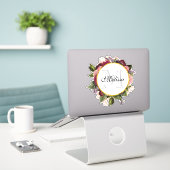 Roze Bourgogne en groene bloemen Monogram Sticker (Laptop op bureau)