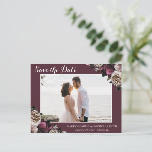 Roze Bourgogne Moody Floral Save the Date Briefkaa Briefkaart (Staand voorkant)