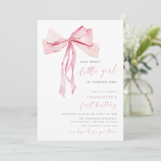 Roze Bow Eerste verjaardag Uitnodiging Meisje Coqu (Staand voorkant)