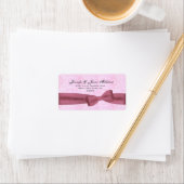 Roze Bow Grijze Lettering Getextureerde achtergron Etiket (Insitu)
