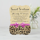 Roze Bow Leopard Sweet 16 Party Invitation Kaart (Staand voorkant)