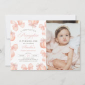 Roze Bow Little Pumpkin Verjaardag Foto Uitnodigin Kaart (Voorkant)