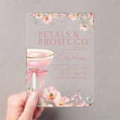 Roze Bow Petals & Prosecco Blush Vrijgezellenfeest Acryl Uitnodigingen (Insitu (Draagbaar))