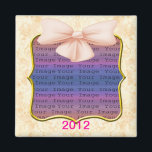 Roze Bow Wedding Magnet<br><div class="desc">Uw gebeurtenis zal de perfecte fotobeëindiging hebben wanneer uw gasten deze fotomagneten als hun gunsten thuis nemen. Deze trendy fotomagneten bieden een unieke, en functionele manier om foto's weer te geven. Ideaal voor foto's van je evenement om je gast te herinneren aan je speciale dag. Personaliseer door de tekst op...</div>