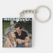 Roze bruiloft bespaart de uitnodiging op de datum sleutelhanger (Achterkant)