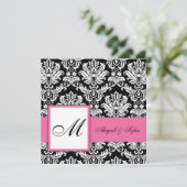 Roze bruiloft Monogram Damask uitnodiging (Staand voorkant)