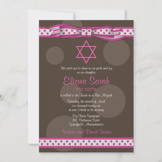 Roze bruin polaire dots bow bat mitzvah uitnodigin kaart (Voorkant)