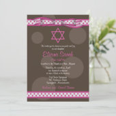 Roze bruin polaire dots bow bat mitzvah uitnodigin kaart (Staand voorkant)
