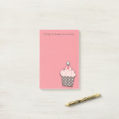 Roze bruine cupcake, gepersonaliseerd om lijst te post-it® notes (Op bureau)