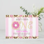 Roze Bruine Strooi Donuts EEN 1e Verjaardagsfeestj Kaart (Staand voorkant)