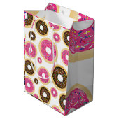 Roze & Bruine Strooidonuts Modern Verjaardagsfeest Medium Cadeauzakje (Achterkant Gekanteld)