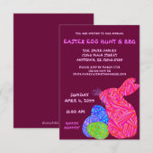 Roze bunny Easter Egg Hunt & BBQ Custom Invite Kaart (Voorkant / Achterkant)