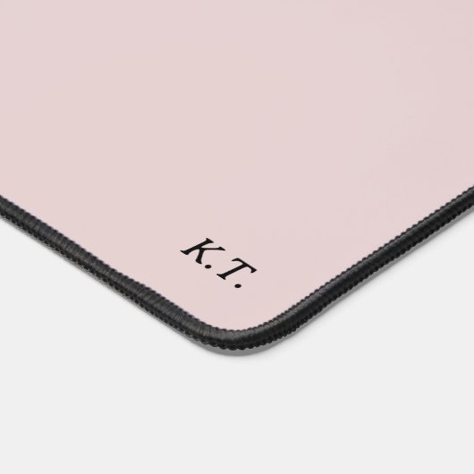 Roze Bureaumat met aangepaste monogram initialen (Hoek)