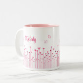 Roze Butterflies Gepersonaliseerde harten en bloem Tweekleurige Koffiemok (Voorkant links)