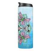 Roze Butterfly Mandala Whimsical Hand Drawn Thermosbeker (Geroteerd rechts)