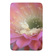 Roze Cactus-bloem in de woestijn Badmat (Voorkant Verticaal)