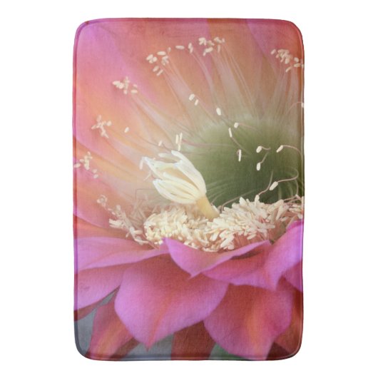 Roze Cactus-bloem in de woestijn Badmat (Voorkant Verticaal)