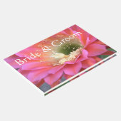 Roze cactus-bloem in de woestijn gastenboek (Hoek)