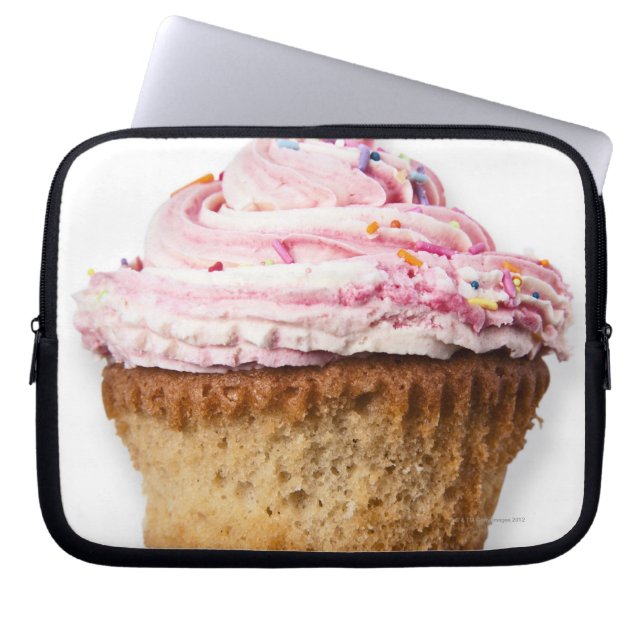 Roze cake, op witte achtergrond, uitgesneden laptop sleeve (Voorkant)