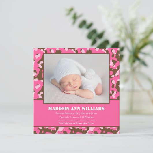 Roze Camo Baby Foto Geboorte Aankondiging (Staand voorkant)